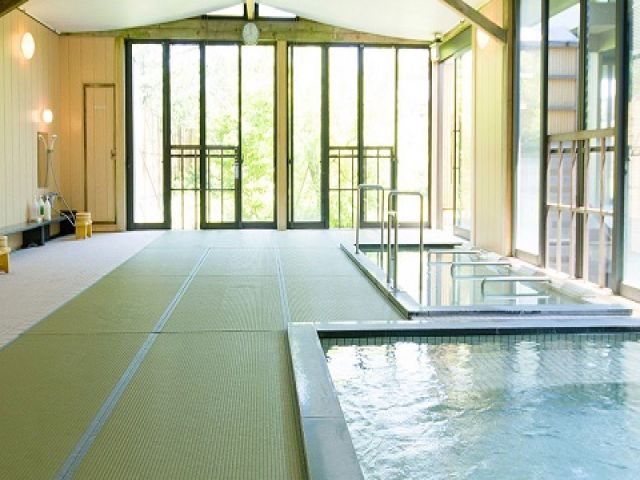 仕事終わりの温泉が最高!!女性風呂はシャンプーバーがあり、スタッフさんからも好評♪