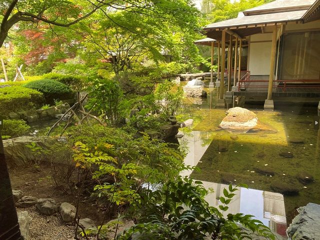 素敵な中庭やお花で溢れています♪