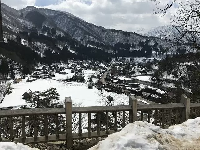 白樺湖エリアにあるホテルでのお仕事！
2つのスキー場のリフト券もついてきますよ！！