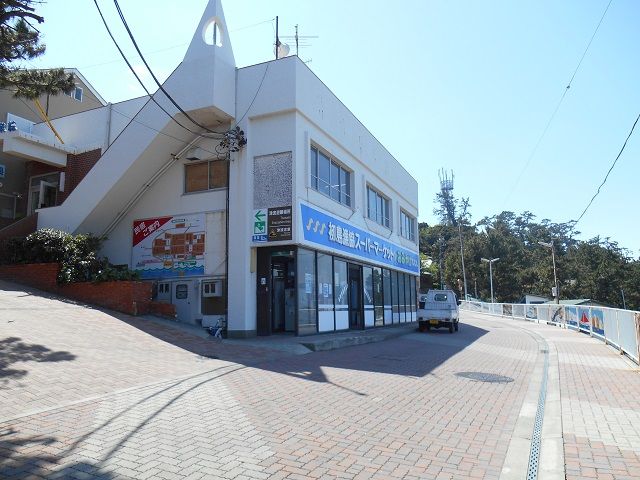 島内で買い物できるのかな？日常必須品はそろいますのご安心下さい。島にはスーパーもあります。