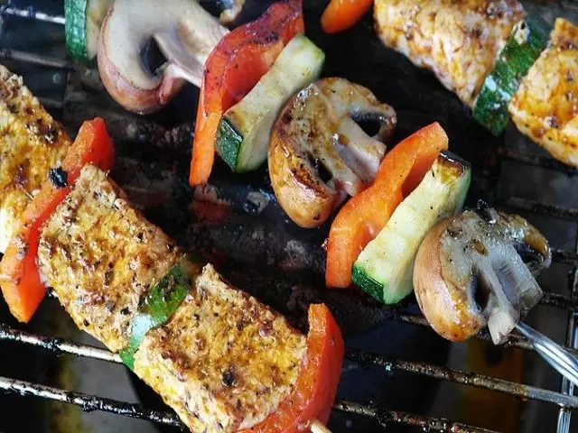 BBQスタッフとプールスタッフで簡単な接客のお仕事です!