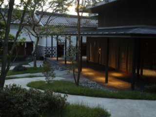 《英語活かせます！》松本市にあるとってもお洒落なブックホテルです♪