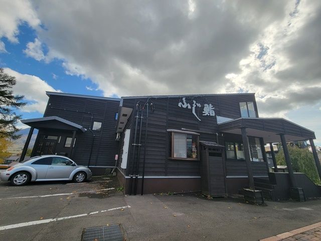 店舗外観。寮は店舗すぐ裏♪