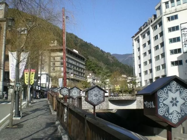 温泉街なので生活に便利です♪