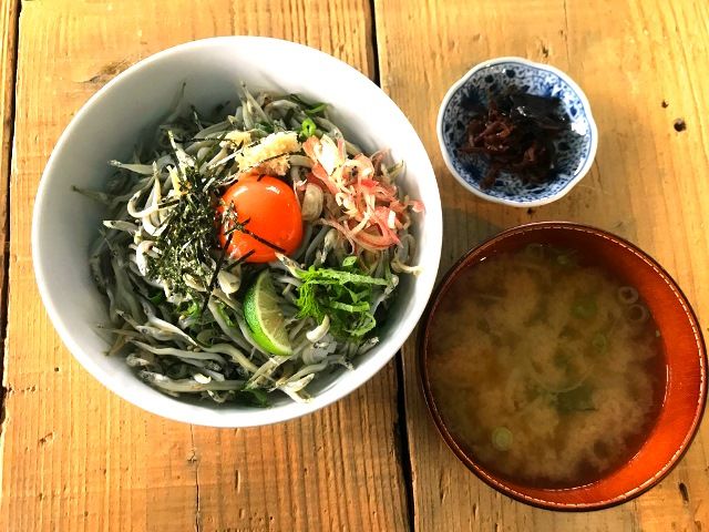 休日はしらす丼も堪能下さい♪