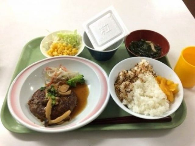 お休みの日含め３食付き！！人気の条件整ってます！