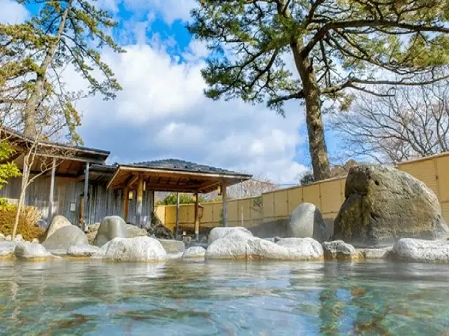 ゆったり寛げる『森の湯』！天然温泉で身も心もリラックス★