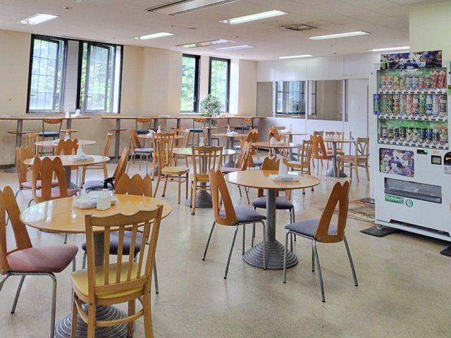 広々とした従業員食堂♪