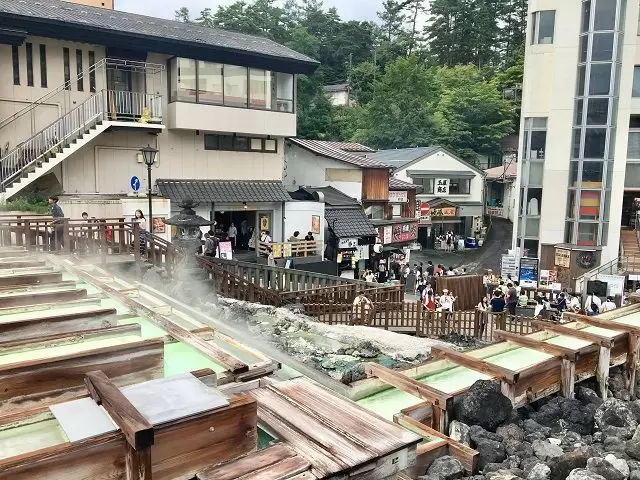 草津温泉のランドマーク☆湯畑☆国内外の観光客で賑わいます♪