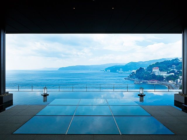 町の目の前に広がる海！海！四季を感じられる町なんです。まだまだ楽しみ盛り沢山の熱海です。