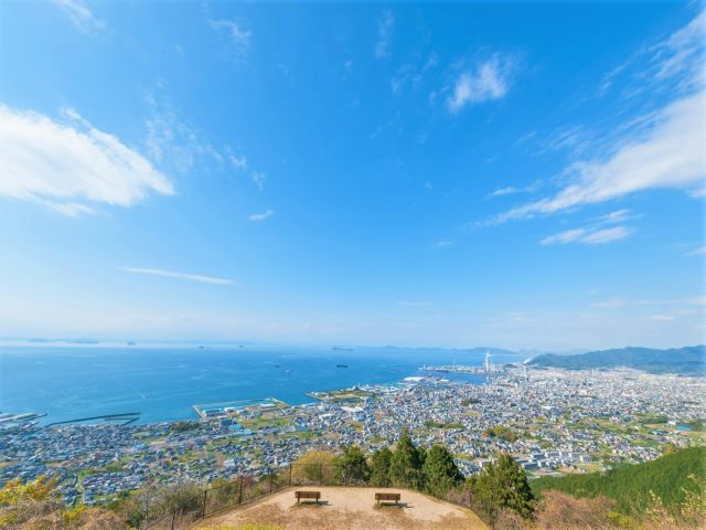 高台から見下ろす瀬戸内海は絶景です!!