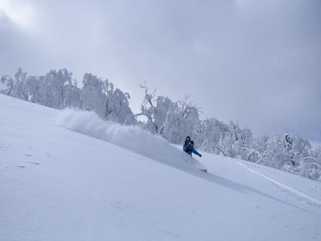 休日・勤務後は思いっきり滑れます！＜スキーパス券一人1枚付き/滑走用具レンタル制度あり！＞