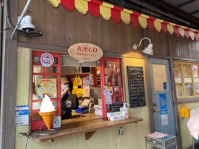 駅前の本店はは行列のできる人気店です♪