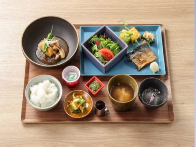 ホール業務をお任せします！！