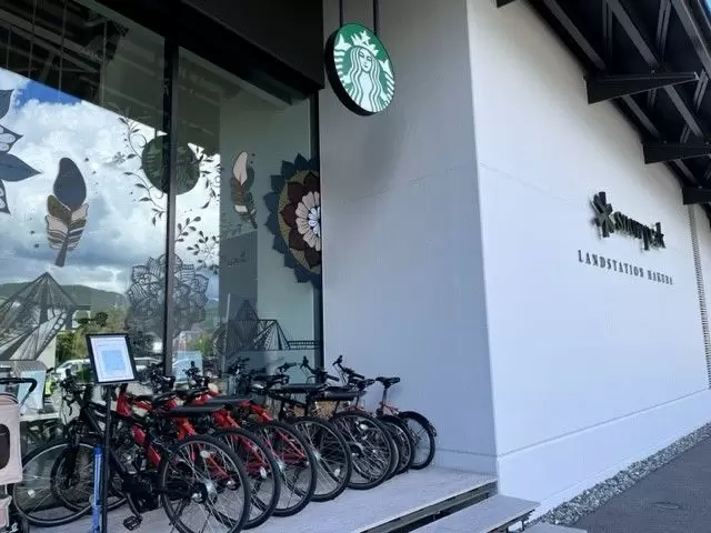 おしゃれな喫茶店があります。
休みの日にぜひ行ってみてください！