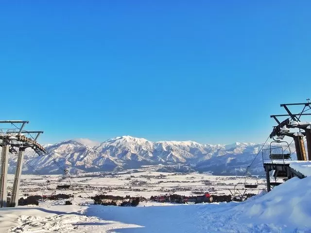 雪国の青空をその目でご覧ください！！