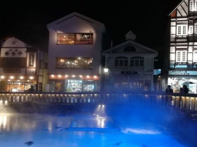 周辺環境はスーパー、コンビニが有ります。