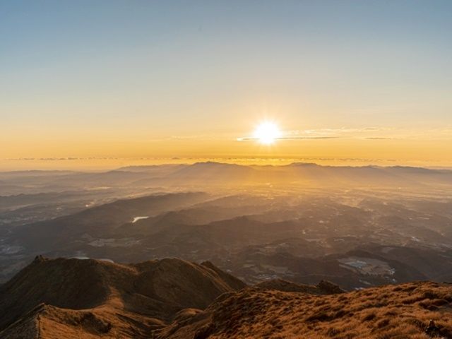 霧島連山/高千穂峰からの朝日。