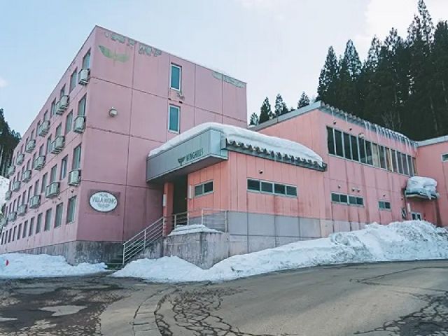 大自然に囲まれた働きやすさ抜群のホテル☆
冬はスキー場で毎日滑れる特典付!!!!