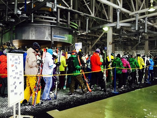 外国人観光客も多いので異文化コミュニケーションに興味ある方は最適！英語・中国語が活かせます