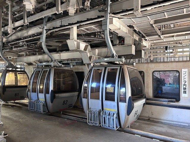 リフトでのお仕事はこんな感じです！
1組ずつ安全に気を付けてご案内お願いします！！！