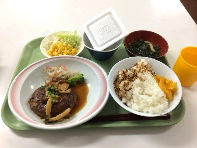 メイン3種類から選べる食堂利用！
美味しく・暖かく・好みに合わせて食べれます！