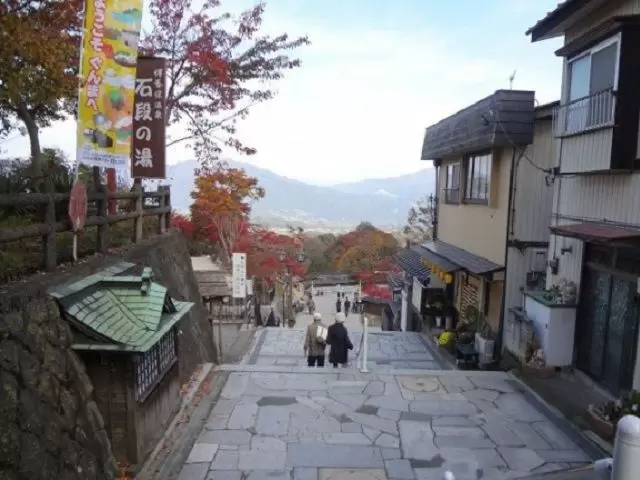 休みの日は温泉巡り、食べ歩きもできます！