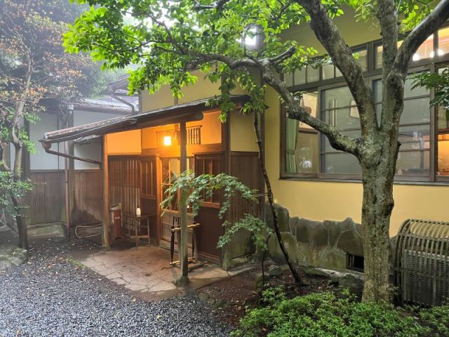 強羅に構える老舗旅館のお仕事です。