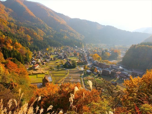 奥飛騨には観光地がたくさん♪秋は紅葉で絶景です。近隣にはロープウェイもあります★