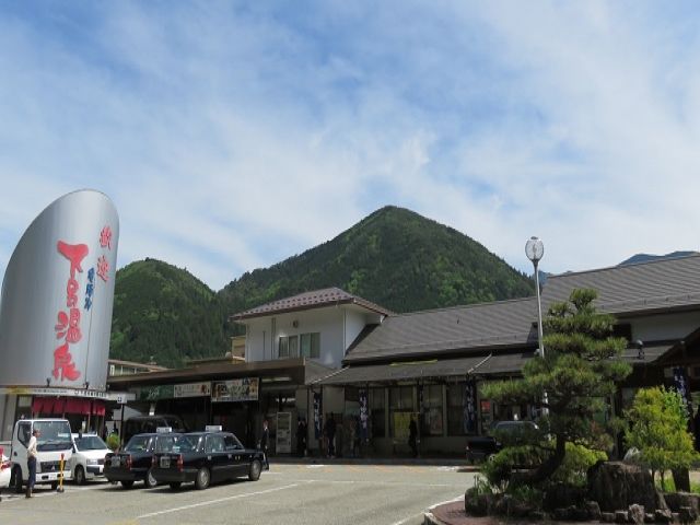 駅前には多くの方がいらっしゃり賑わっていますよ～