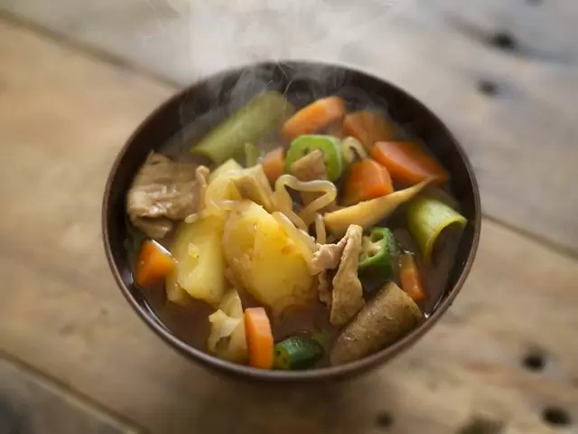 ごはん・味噌汁等、簡単なお料理は、レシピをもとに調理します。簡単なのでご安心ください！