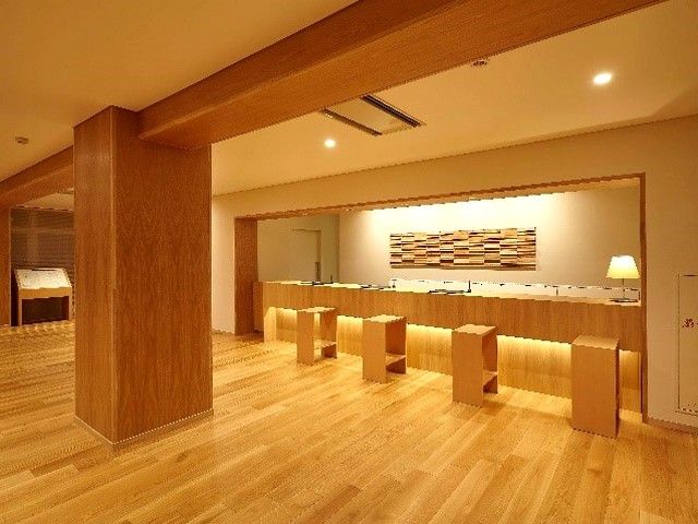 リニューアルしたてのフロントです