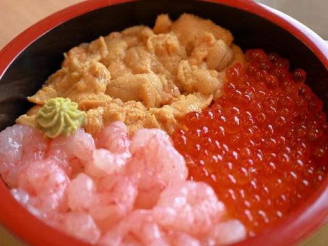 美味しい海鮮丼もご賞味あれ！