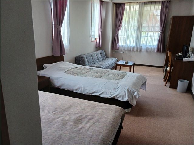 寮のお部屋はこんな感じ!!
館内の大浴場も使えるので快適です♪