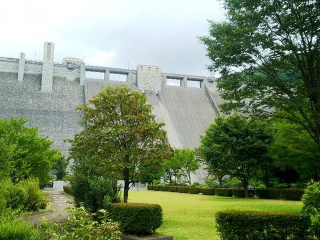 西洋のお城を想起させる”四万川ダム”は　迫力があります☆
