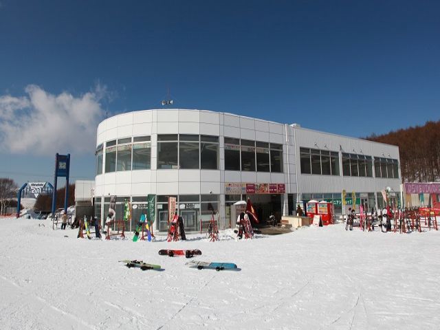 勤務頂くゲレンデ内施設です。
