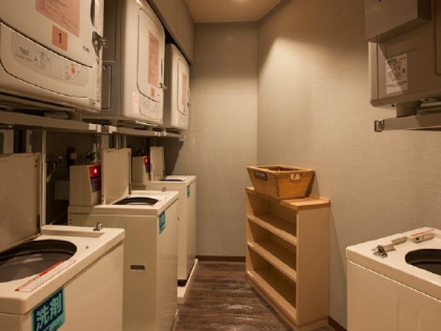 洗濯は館内のコインランドリー！