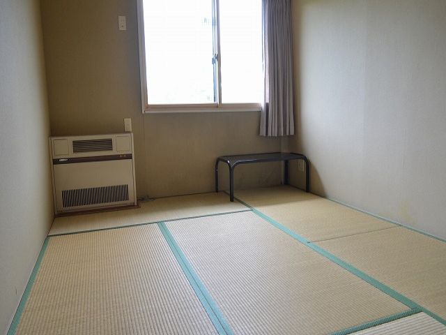 寮はWi-Fi完備で、お部屋にお風呂トイレ付です！