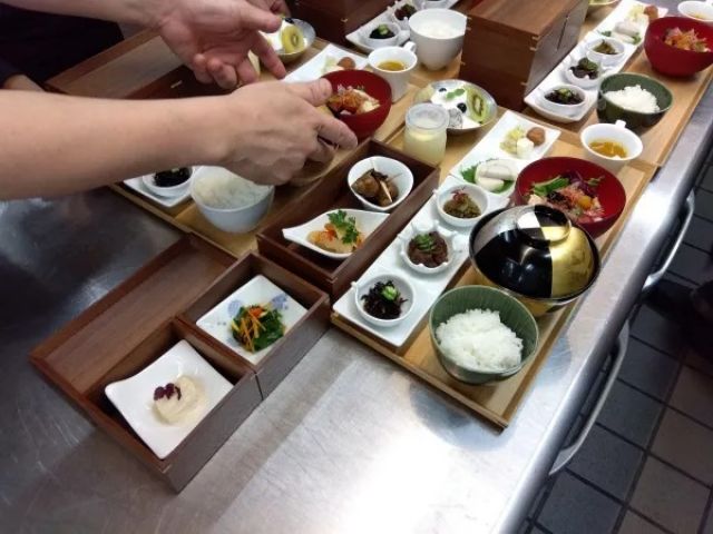 調理のお仕事☆
仕込み、調理、盛り付け等のお仕事をお願いします！