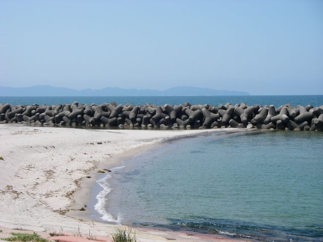 少し歩くと目の前に海が広がっています☆