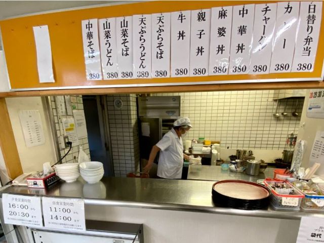 従業員食堂です！お弁当やお菓子も買うことができますので、便利です！