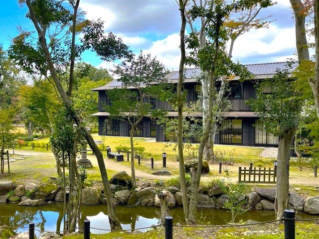 中庭は風情があり、独特の空気感があります。