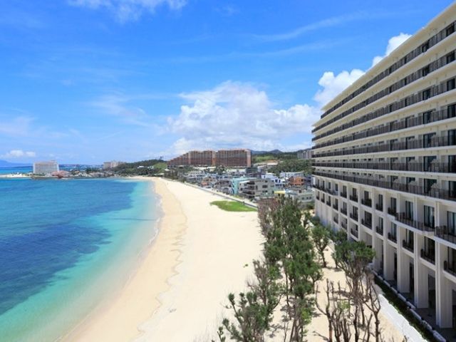 ホテルの目の前には美しいビーチが！海が目の前の職場で働きたい方必見です★