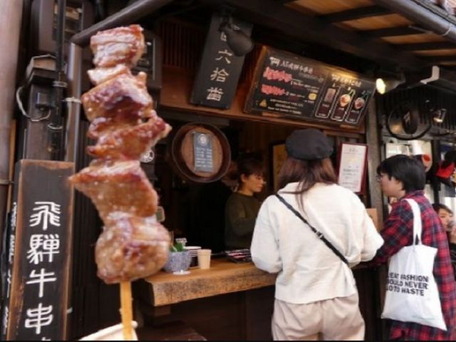 食べ歩き・買い物色々できる環境が整っております！名古屋までも電車で行けますよ～♪