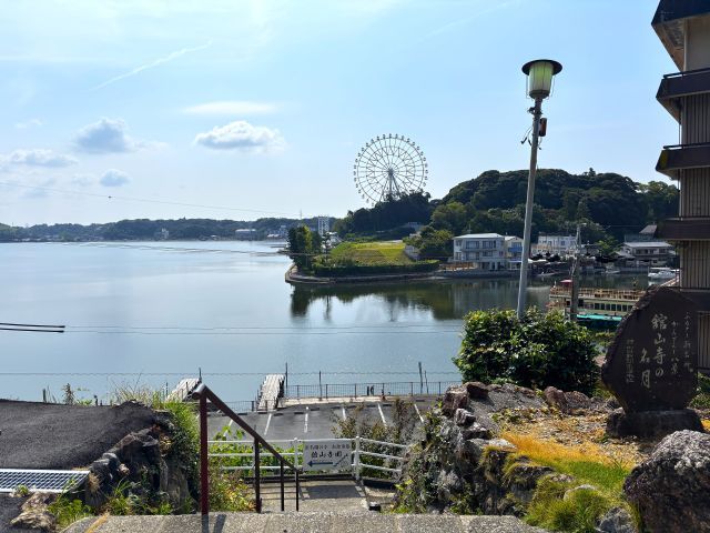 すぐ見えるところに遊園地もあります！仲良くなったスタッフさんと遊びに行ってみては？