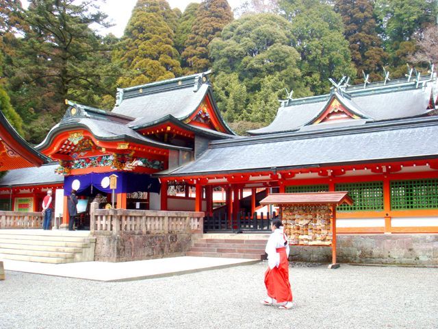 きれいな赤が映える霧島神宮です！一度訪れてみてください☆