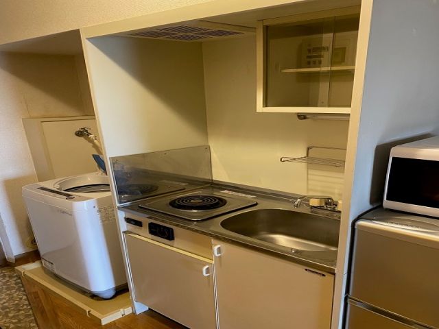 寮から徒歩約10分のところにスーパーマーケットが有ります。何でも揃いますよ！