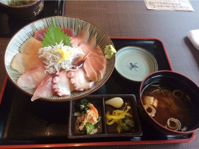 三重県は美味しいグルメが多いですよ！
海鮮丼や伊勢うどん、赤福など盛りだくさん！
