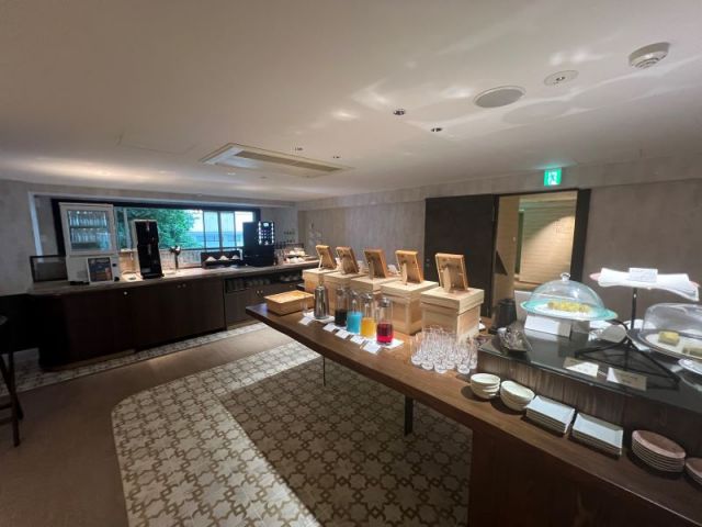 ■施設内ラウンジ　ラウンジでお飲み物等の提供もお願いします。