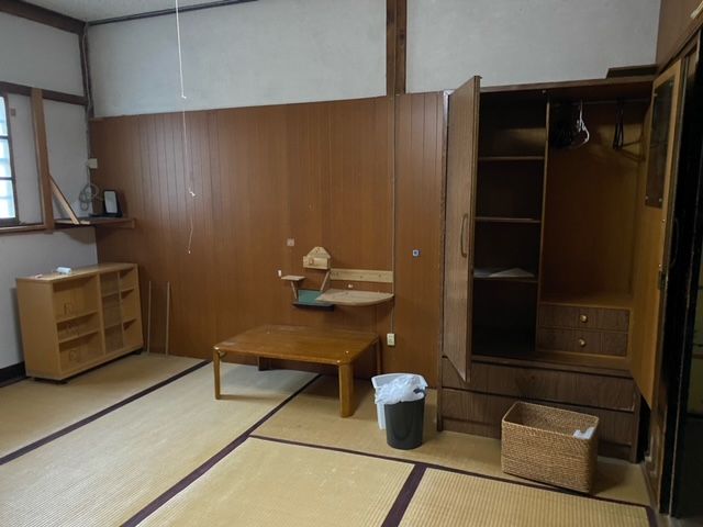 和室の寮になります！
机もあるので勉強したい方にもピッタリです！